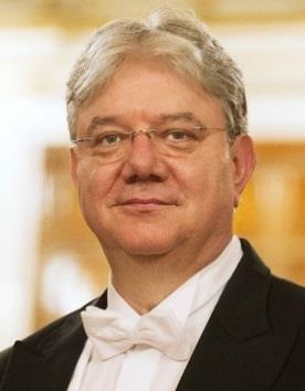 Dozenten Hauptdozent: Andreas Spörri Andreas Spörri absolvierte seine Studien an den Musikhochschulen Basel und Wien sowie an der Schola Cantorum Basiliensis.