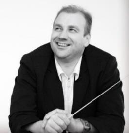 Thomas Ludescher ist Dozent für Blasorchesterleitung am Vorarlberger und Tiroler Landeskonservatorium und Lehrbeauftragter für Blasorchesterleitung und Instrumentation an der Universität Augsburg.