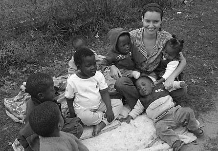 Aus der Gemeinde Seite 3 Ein Kinderheim in Südafrika Ich möchte Ihnen das Kinderheim TLC (The Love of Christ Minestries) vorstellen.