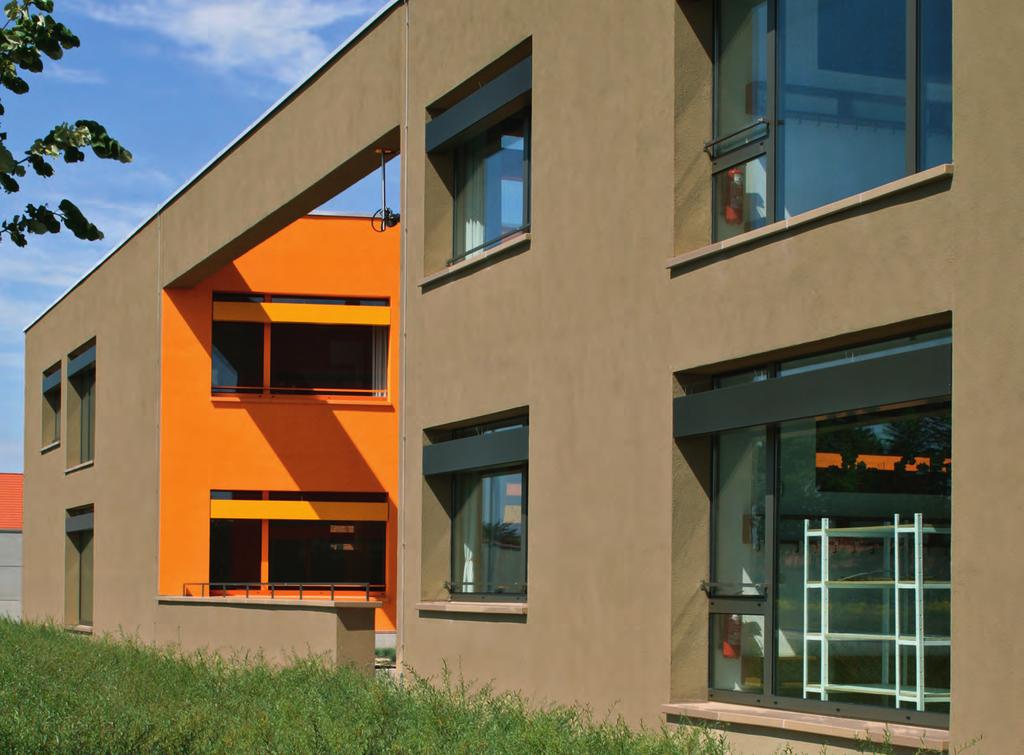 Vorteil SolReflex SolReflex verhindert durch die wirkungsvolle Reflexion der Solarstrahlung die übermäßig hohe Aufheizung der Fassade direkt an der Oberfläche.