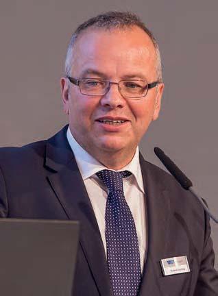 Dr.-Ing. Roland Boecking, Hauptgeschäftsführer des DVS, erstattete den Jahresbericht 2016. Über die Arbeit des Ausschusses für Technik des DVS berichtete dessen Vorsitzender, Prof. Dr.-Ing. Uwe Reisgen.