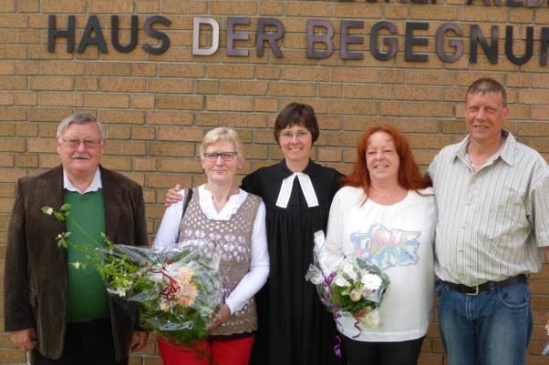 W echsel im Gemeindehaus Im Familiengottesdienst am 16. April wurde das Hauselternpaar Brunhilde und Hans-Dieter Schneider verabschiedet.