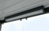 Flachdach- und Pultdachanlagen am Dachträger befestigt. Abweichende Befestigungen (z. B. Dachmitte mittels Traverse) sind gegen Mehrpreis möglich.