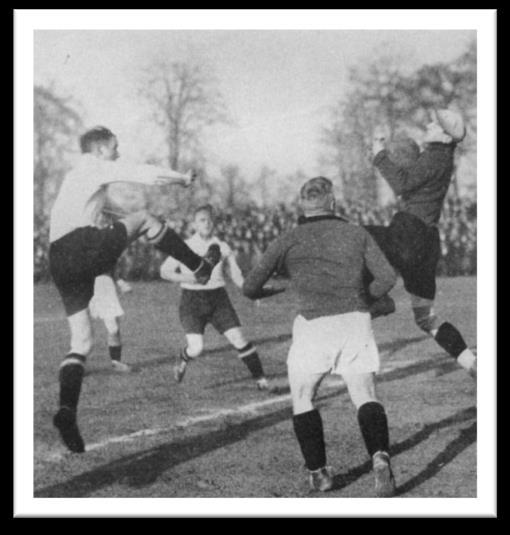 1929 TSV Eller 04 - Fortuna1:2 Trotz Eis und Schnee, waren über 5.000 Zuschauer zum Sportplatz an der Gumbertstr. gekommen.