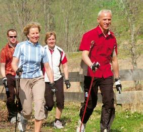 14 15 2. Mai 2010 Nordic-Walking am Festgelände in Zell mit der BARMER GEK Nordic-Walking eignet sich hervorragend für alle Altersgruppen.