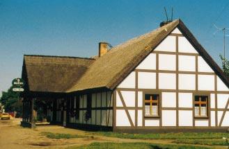 Plänitz - Leddin Im Jahre 1334 gehörte»plonitz«zum Lande Wusterhausen. Die seit 1445 in Plänitz ansässige märkische Familie von Rathenow lebte hier bis 1945.