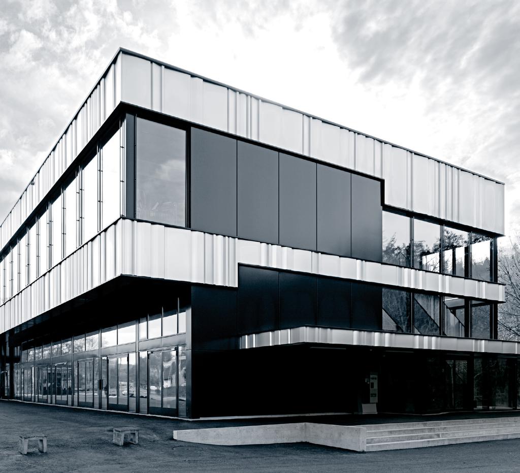 DIE STFW STELLT SICH VOR Die Schweizerische Technische Fachschule Winterthur - kurz STFW - wurde 1935 gegründet und ist eine nicht gewinnorientierte Stiftung.