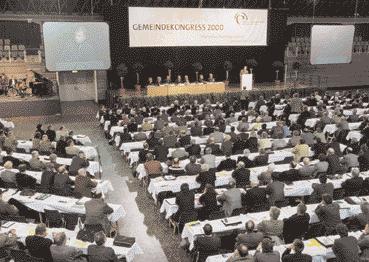 GEMEINDEKONGRESS 2000 ANSPRACHEN Mehr als 1400 Delegierte aus den Mitgliedsstädten des Städte- und Gemeindebundes NRW beteiligten sich an der kommunalen Positionsbestimmung auf dem Gemeindekongress