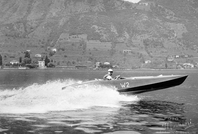 :: KONZEPTION :: HANDWERKSKUNST SEIT 1924 Bei der Konzeption dieses Bootes war uns besonders wichtig, dass es neben guten Segel- und Regattaeigenschaften auch für die Familie geeignet ist.