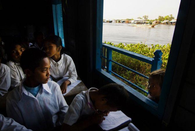 In Kambodscha herrscht Schulpflicht. In den Dörfern auf dem See gibt es jedoch nur Grundschulen.