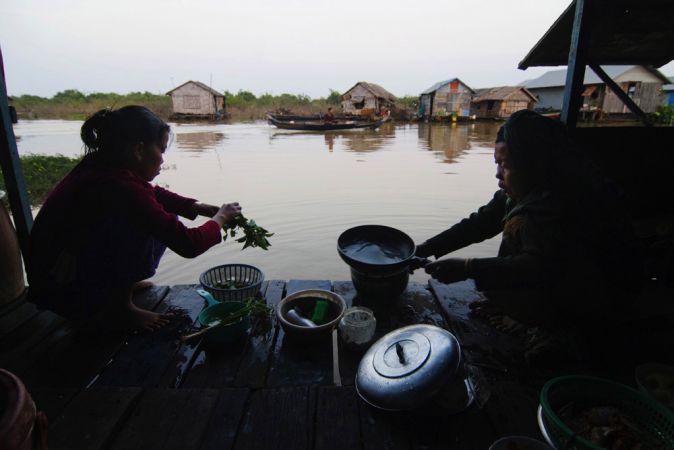 Kochen ist Frauensache in Kambodscha.