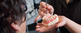 PARODONTOLOGIE Etwa achtzig Prozent der deutschen Erwachsenen erkranken nach ihrem vierzigsten Lebensjahr an einer Zahnfleischentzündung, die unbehandelt zu einer Zerstörung des Zahnhalteapparats