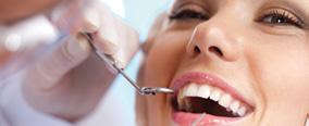 ÄSTHETIK Schönen Zähnen und einem natürlichen Gebiss wird ein immer höherer Stellenwert zugeordnet.