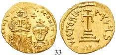 Valentinian mit Mappa und Langkreuz von vorn, darüber Stern. Gold. RIC 234. vz 1.