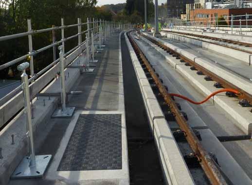 Fibre-Industrial Schachtabdeckungen Baustellenreport S-Bahn-Haltestelle Faserverbundabdeckungen mit Rahmen für eine neue S-Bahn Haltestelle Faserverbundabdeckungen in Belastungsklasse B (12,5 t)