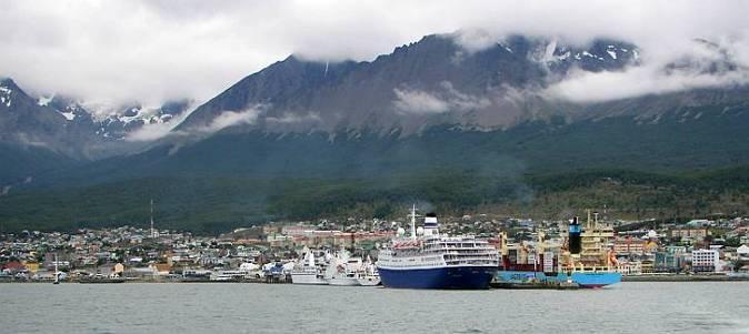 Reiseverlauf: Tag 1 Ushuaia Abfahrt gegen 19:00 Uhr Check-in von 9:00 bis 16:00 Uhr im Büro in der Straße San Martín 409, Ushuaia. Einschiffung auf dem Kreuzfahrtschiff um 17:30 Uhr.