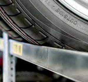 » in großem Stil lagern Die Lagerung von Reifen muss fachgerecht kühl, trocken und dunkel erfolgen.