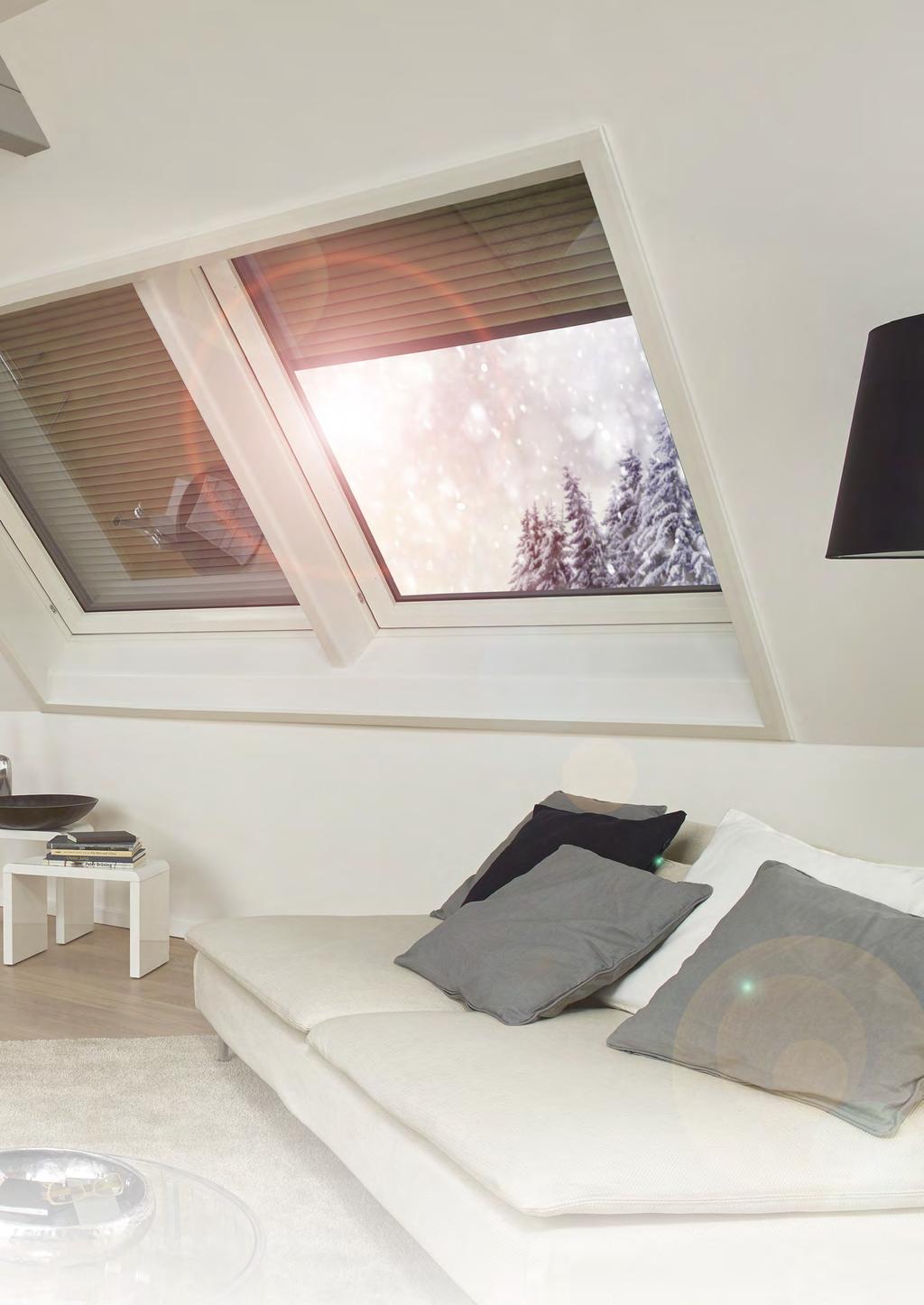 Die Wärmedämmung von Dachfenstern wird durch geschlossene Außenrollläden erheblich verbessert.