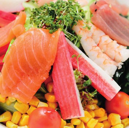 verschiedenes Sashimi auf gemischtem Salat Alle