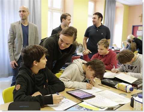 Säule 1: Digitale Grundbildung Digitale Grundbildung ab der Volksschule Verankerung in den Lehrplänen: