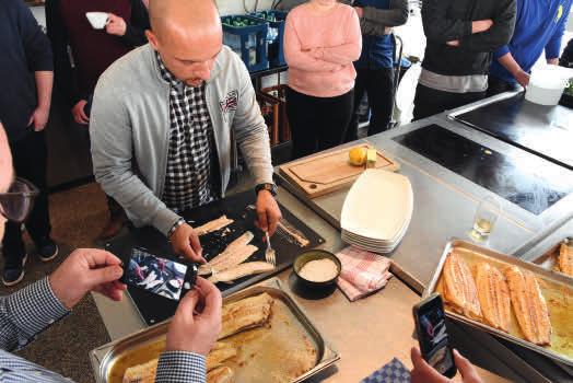 Food & Beverage Azubi-Tag der Jeunes Restaurateurs Fisch-Knigge für den Nachwuchskoch Blaue Garnele, Bretonische Seezunge und Loup de Mer - beim Azubi-Tag der Jeunes Restaurateurs, der einmal im Jahr