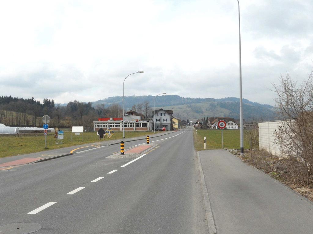 Auf Radweg wechseln Luzernstrasse - Radweg 1. Blick zurück 2. Armzeichen nach links 3. Einspuren 4.