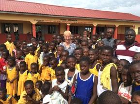 MADAMFO GHANA INFOBLATT 2017 KIndergarten in Brahoho Erst im letzten Jahr konnten wir mit Hilfe eines großzügigen Sponsors die Situation in dem Dorf Brahoho durch den Bau eines Kindergartens