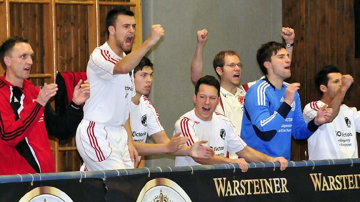 Fußball www.rwm-online.de Sellemerten-Team beendet Warsteiner Masters als Dritter Die Mastholter Rot-Weißen haben die Hallensaison 2011/2012 mit dem dritten Platz beim Warsteiner Masters beendet.