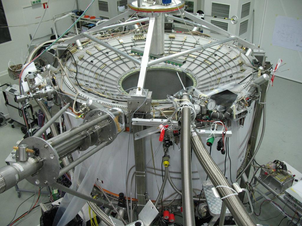 Magnet inside vacuum tank Prof. W.