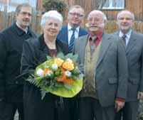 Seite 18 Nichtamtlicher Teil Donnerstag, den 8. März 2012 90. Geburtstag in Wörrstadt Diamantene Hochzeit in Wörrstadt Am 4. März feierte Elsa Hittinger ihren 90. Geburtstag. Zu den zahlreichen Gratulanten gehörte auch Stadtbürgermeister Ingo Kleinfelder.