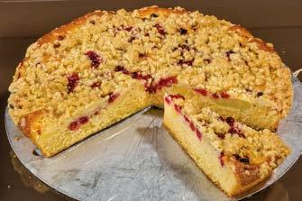 Art-Nr. 41146 Apfel-Johannisbeer-Kuchen Produktbeschreibung: Lockerer Rührkuchen, belegt mit aromatischen Apfelspalten und Johannisbeeren, bedeckt mit goldgelben Streuseln, vorgeschnitten.