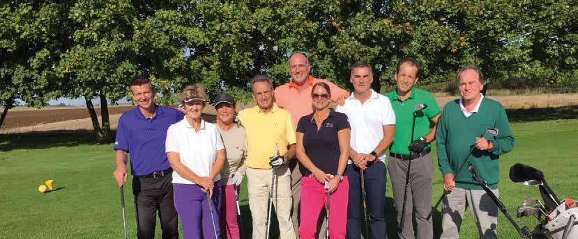 Nachdem die einzelnen Teilnehmer standesgemäß vom Marshall des Golf Clubs vorgestellt wurden, begann die 4,5 stündige 18 Loch Runde.