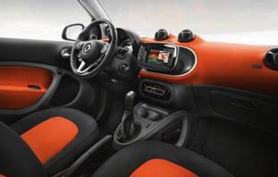 > > Instrumententafel und Türmittelfelder in Stoff orange, Akzentteile in schwarz/grau und Sitze mit Polsterung in