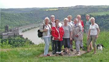 Eine längere Rast wurde eingehalten, dann ging es frisch und munter auf schmalem Pfad abwärts nach St. Goarshausen.