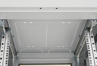 Bei 800 mm breiten Schränken können dank der zusätzlichen seitlichen Dachblenden Kabel auch komfortabel zur Seitenwand geführt werden.