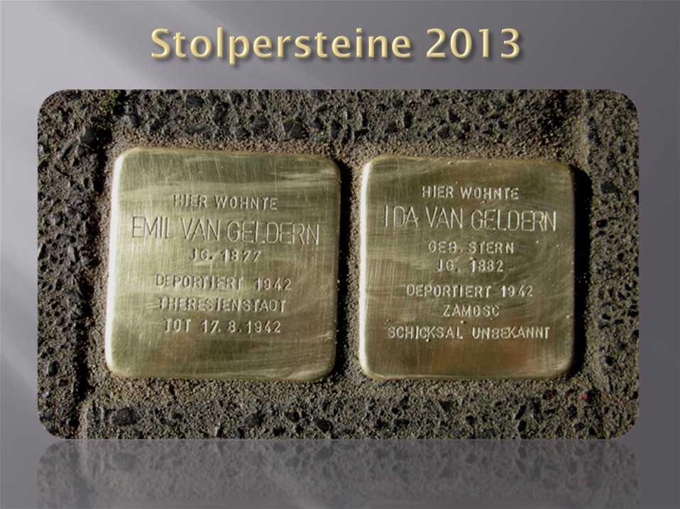 Unter der Überschrift Stolpersteine 2013 ist ein Foto von zwei nebeneinander verlegten Stolpersteinen mit folgenden Inschriften abgebildet: Hier wohnte Emil van
