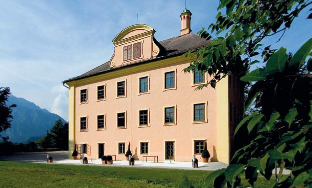 VORWORT ZIELE SMBS - DIE BUSINESS SCHOOL DER UNIVERSITÄT SALZBURG EDUCATION FOR LEADERS Die SMBS als Business School der Universität Salzburg hat sich in den letzten Jahren einen bemerkenswerten