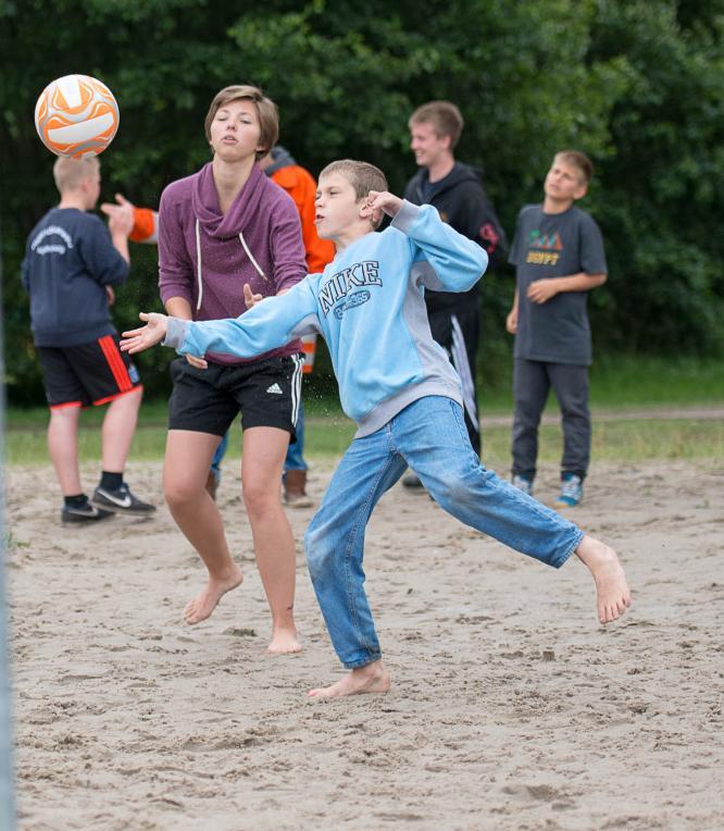 Volleyball Volleyball gehört auch zur Lagerolympiade und die Punktspiele finden auf der