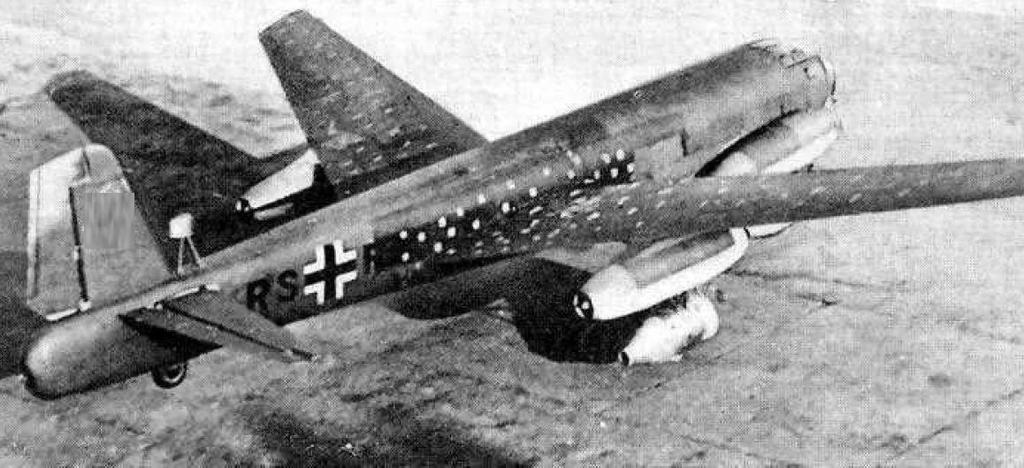 Stand Herbst 2017 - Seite 1 Junkers Ju 287 AIC = 2.911.439X.15.32 Typ: Vier- bzw. sechsstrahliger Bomber Entwurfsland Deutsches Reich Hersteller: Junkers Flugzeug- und Motorenwerke Dessau Erstflug: 8.