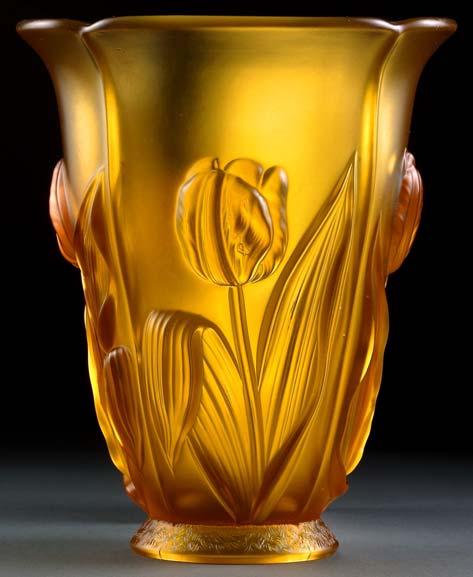Abb. 2006-1/316 Vase mit Tulpen bernstein-farbenes, satininiertes