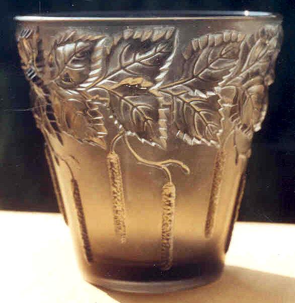 2006-1/322 Schale mit Seerosen farbloses, mattiertes Pressglas, H 12,5 cm, D 24