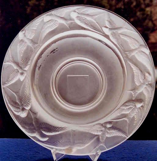 2006-1/326 Schale mit Schwalben farbloses, mattiertes Pressglas, H 8 cm, D 33,3 cm