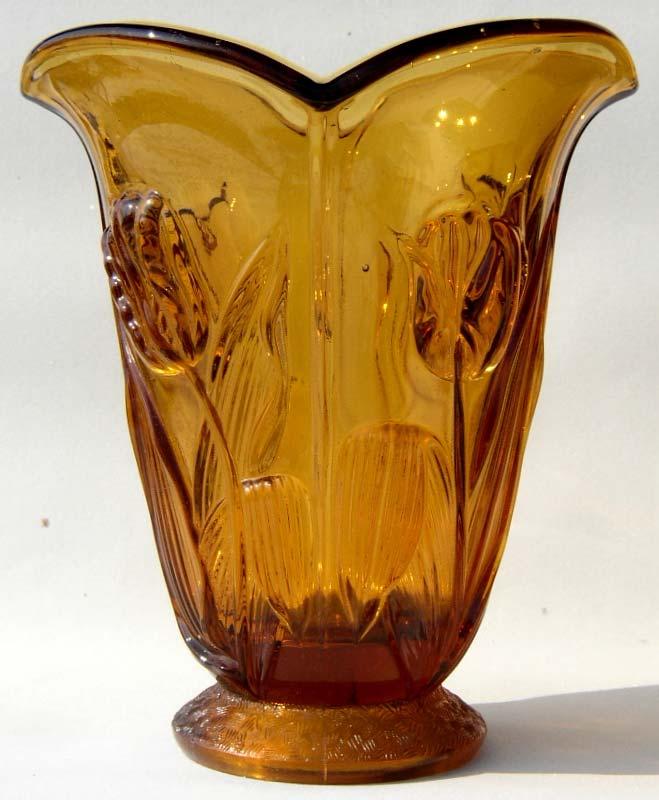 Die Vase mit Narzissen findet man ebenfalls in MB Markhbeinn 1937, Tafel 74, Nr. 11283. Auf dieser Tafel findet man auch eine Vase mit Rosen, Nr. 11280, s., PK 2004-3. Abb. 2005-1-09/008 d u.