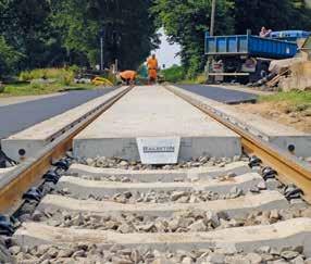 (Drehbewegungen von Schwerlastverkehr) großflächige Eindeckung in Hafen-/ Werksgeländen Gleistragplatten Verformungsberechnungen Eine kontinuierliche Schienenbeanspruchung im Übergang zwischen der