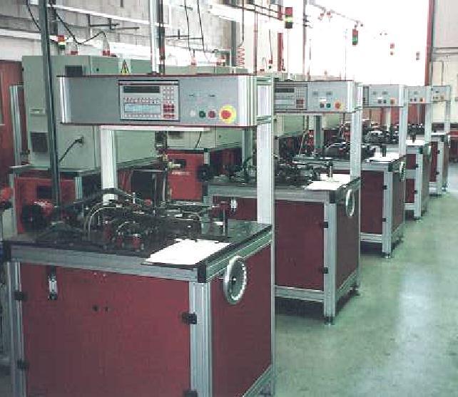 Herstellung Draht wird in die Maschine eingeführt entsprechend dem eingestellten d Ringdurchmesser in der erforderlichen s Länge abgeschnitten zu einem