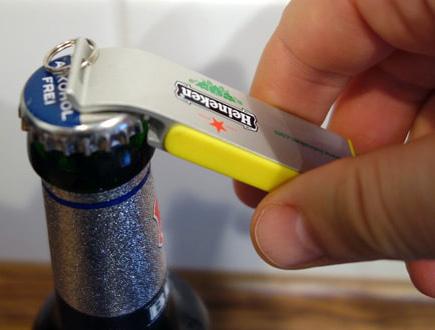 4 Wochen; USB-Modell: ALU-FLASCHENÖFFNER Soft-Touch-Oberfläche Dieser praktische USB-Stick mit großer beidseitiger Werbefläche wurde mit einer speziellen Vorrichtung versehen, die zum Öffnen von