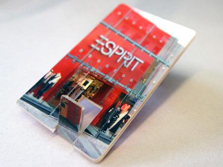 USB-Visitenkarten-Modell: MIX-CARD Spiel Spaß und Speicher Hier passt ein Teil zum anderen. Ihr Motiv kann auf beiden Seiten im Digitaldruck veredelt werden.
