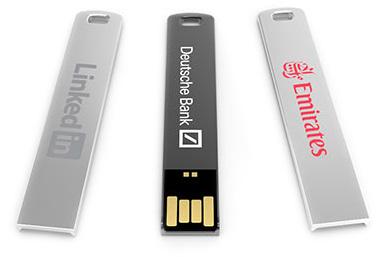 Der USB-Stick ist in folgenden Farben erhältlich: weiß, schwarz, orange (ähnlich Pantone 164c), grün (ähnlich Pantone 2283), rot (ähnlich Pantone 1925), blau (ähnlich Pantone 2151) oder lila (ähnlich