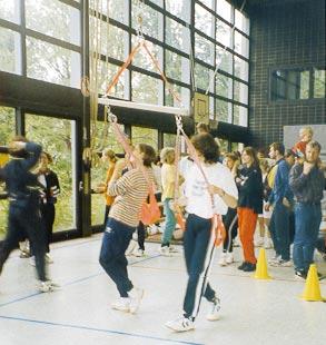 Sport Die Abteilung Sportwissenschaft der Universität Bielefeld hatte am 12. Mai zum 16. Tag des Schulsports eingeladen. Rund 150 Sportlehrerinnen und Sportlehrer der Region nahmen an der von Prof.