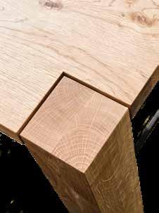Variante Eichenholz: Die Eiche liefert ein sehr hochwertiges Holz, das sowohl im Innen- als auch im Außenbereich